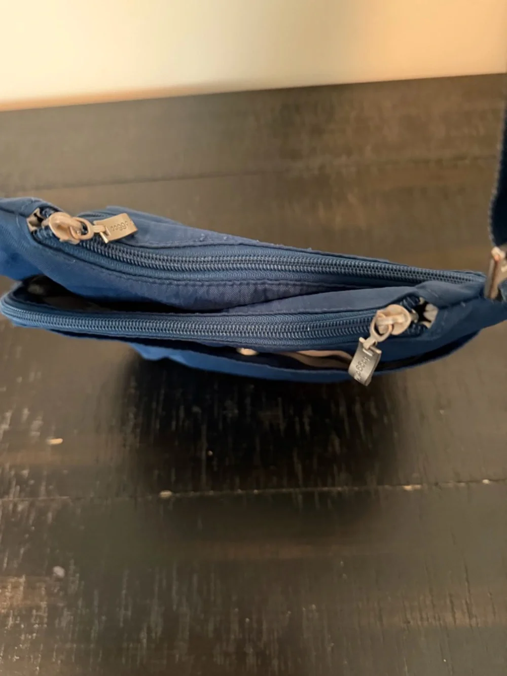 Baggallini blue crossbody pockets travel‎ casual adjustable